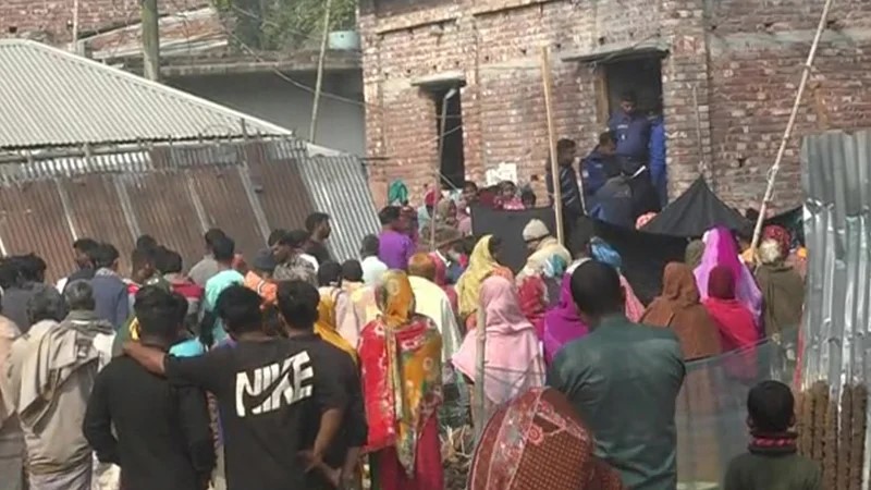 বিষপানে প্রবাসীর স্ত্রীর মৃত্যু, খবর পেয়ে যুবকের আত্মহত্যা